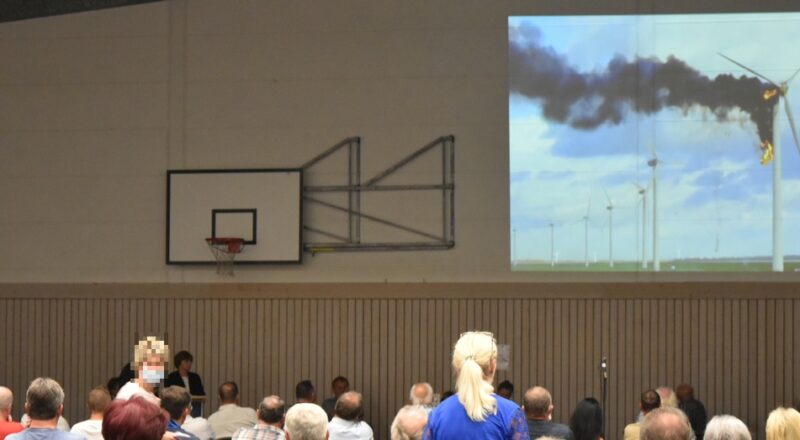 Besucher in der Turnhalle